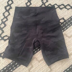Lululemon Align High-Rise Short 6” Size 2 - Black Camo
